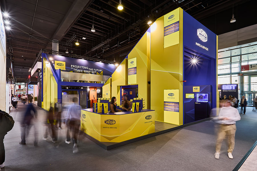 Stand von Magneti Marelli Parts & Services mit Besuchern auf der Automechanika Frankfurt 2026